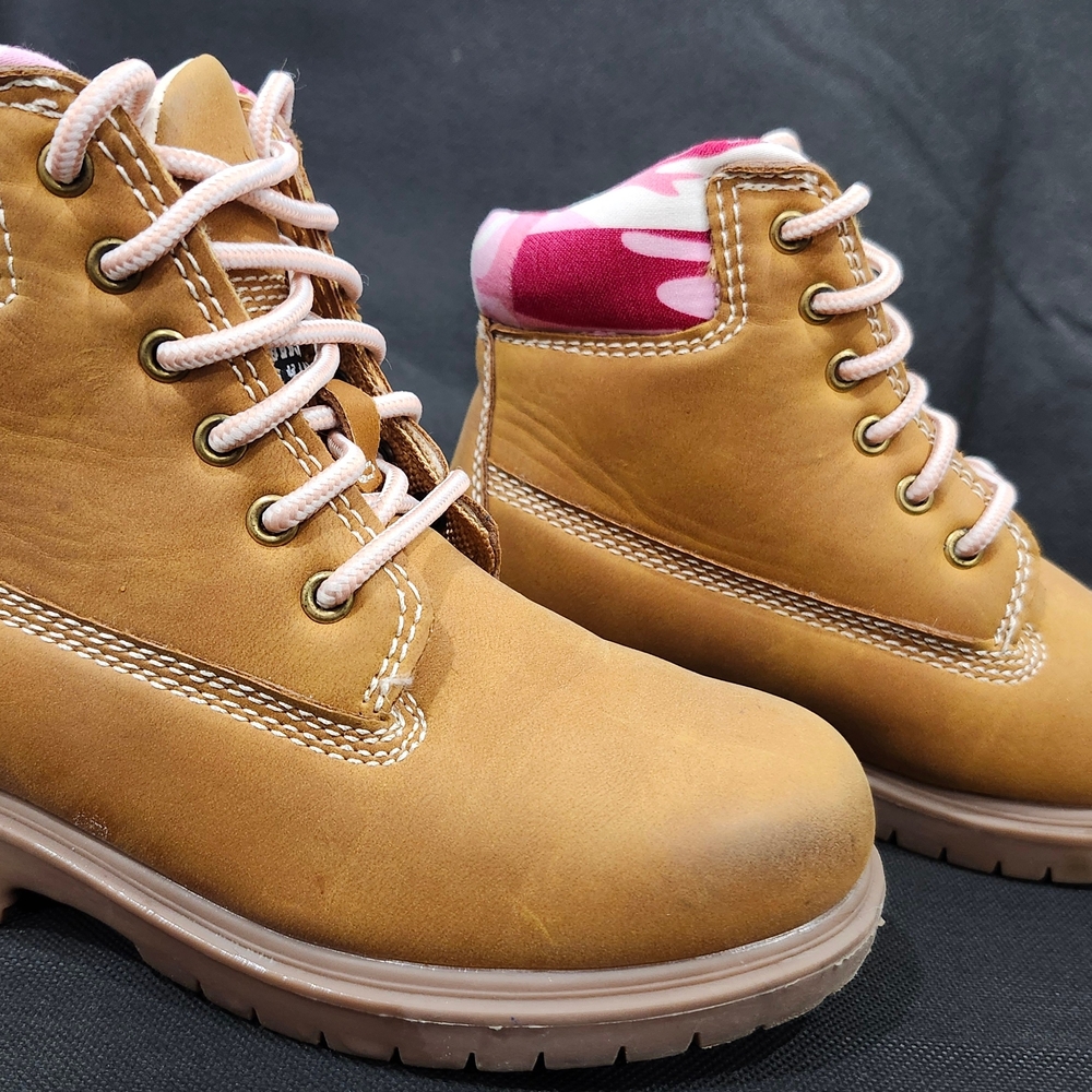 Deer Stags Tan and Pink Boots for Versatile Style